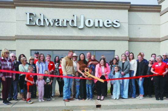 Hood cuts ribbon on new Edward Jones office